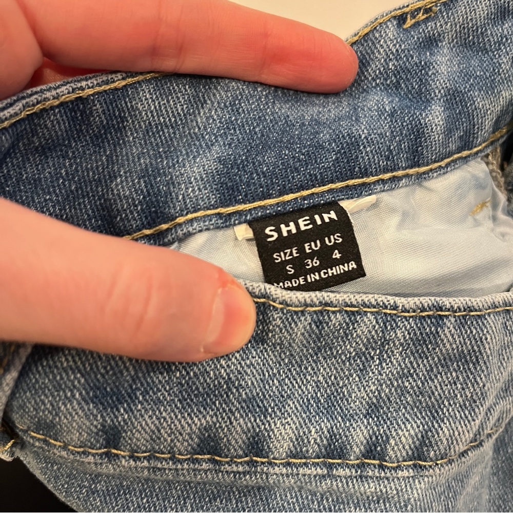 SHEIN embroidered jeans - Picture 4 of 5